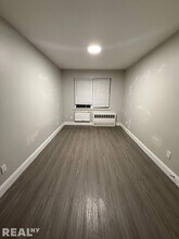 140-71 Burden Crescent in Queens, NY - Foto de edificio - Building Photo