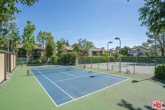 21901 Burbank Blvd in Los Angeles, CA - Building Photo - Building Photo