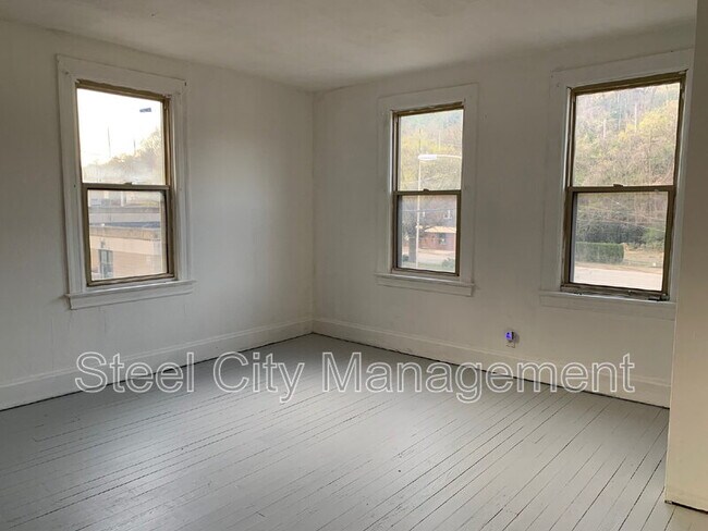 810 Wood St in East Pittsburgh, PA - Building Photo - Building Photo