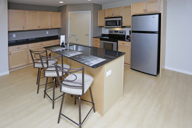 Overlook Ridge 55+ Apartments in Bismarck, ND - Building Photo - Building Photo