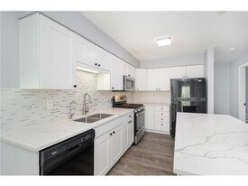 8403 Morgan Ln in Eden Prairie, MN - Building Photo