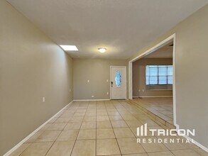 5025 33rd Terrace N in St. Petersburg, FL - Building Photo - Building Photo