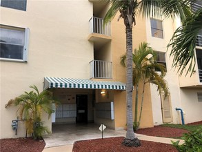 2935 NE 163rd St, Unit 5T in North Miami Beach, FL - Building Photo - Building Photo