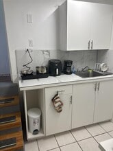 6102 SW 58th St in South Miami, FL - Building Photo - Building Photo