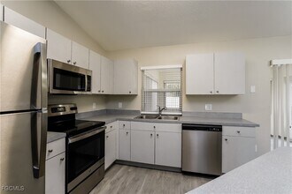 126 SE 7th St in Cape Coral, FL - Building Photo - Building Photo