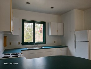 957 Genthner Rd, Unit Unit 4 in Waldoboro, ME - Foto de edificio - Building Photo