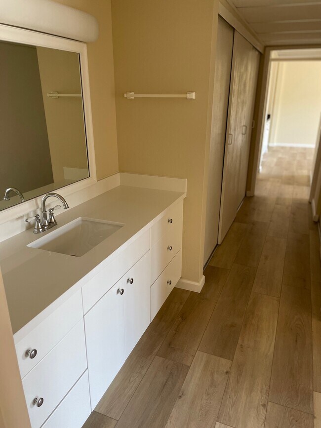 430 N Civic Dr in Walnut Creek, CA - Building Photo - Building Photo