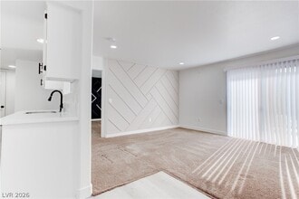 5792 Ambassador Ave in Las Vegas, NV - Foto de edificio - Building Photo