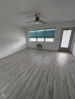 374 Camden P in West Palm Beach, FL - Building Photo