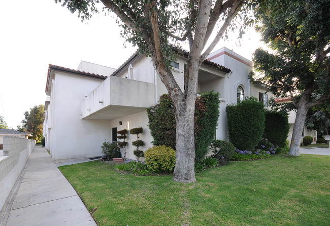 4045 W 182nd St in Torrance, CA - Foto de edificio - Building Photo