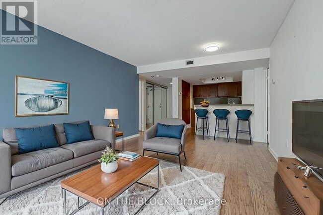 701 King St W in Toronto, ON - Building Photo - Building Photo