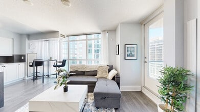 215 Fort York Blvd in Toronto, ON - Building Photo - Building Photo