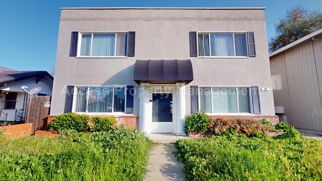 21 E Walnut St, Unit A