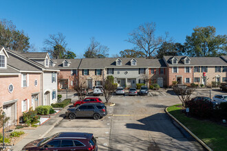 The Townhomes at Pinehollow in Conroe, TX - Building Photo - Building Photo