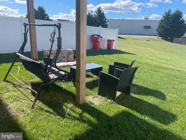 100 Cecily Way in Ranson, WV - Building Photo - Building Photo