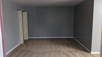 910 Rhue Haus Ln in Hummelstown, PA - Building Photo - Building Photo