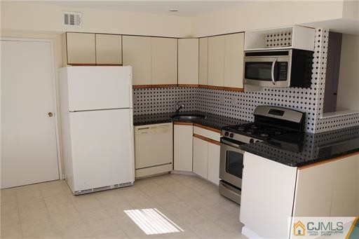 172 Evergreen Rd-Unit -21B in Edison, NJ - Foto de edificio - Building Photo