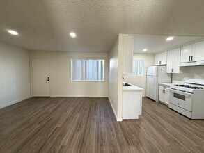 123 W Olive Dr in San Diego, CA - Building Photo - Building Photo