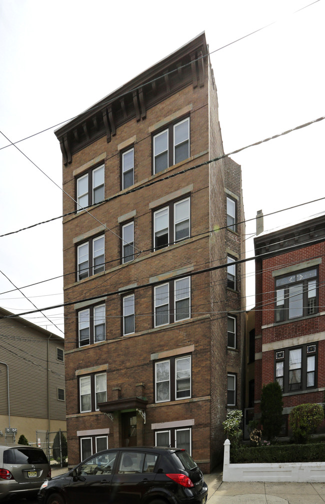 261 Hutton St in Jersey City, NJ - Building Photo - Building Photo