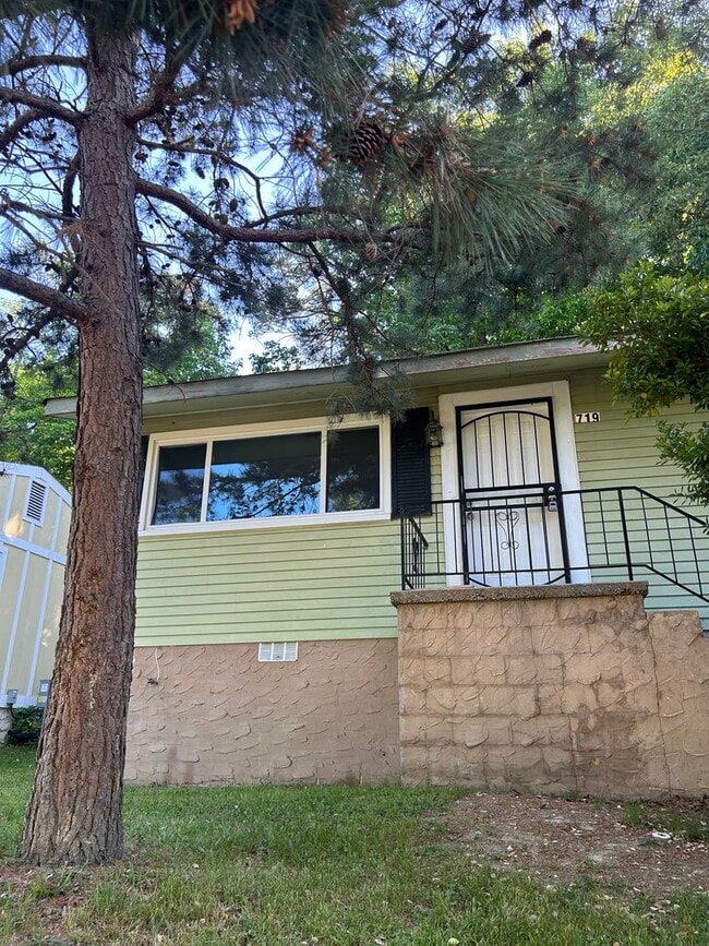 property at 719 Belle Vista Ave