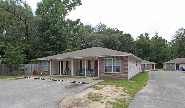 8430-8436 Caminitti Ln in Pensacola, FL - Building Photo - Building Photo