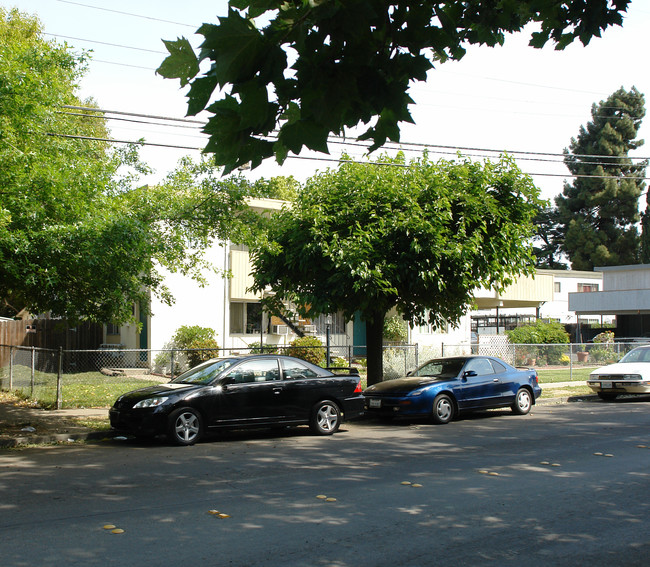 2497 Walters Way in Concord, CA - Foto de edificio - Building Photo