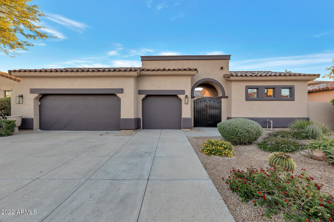 8173 E Wing Shadow Rd in Scottsdale, AZ - Foto de edificio