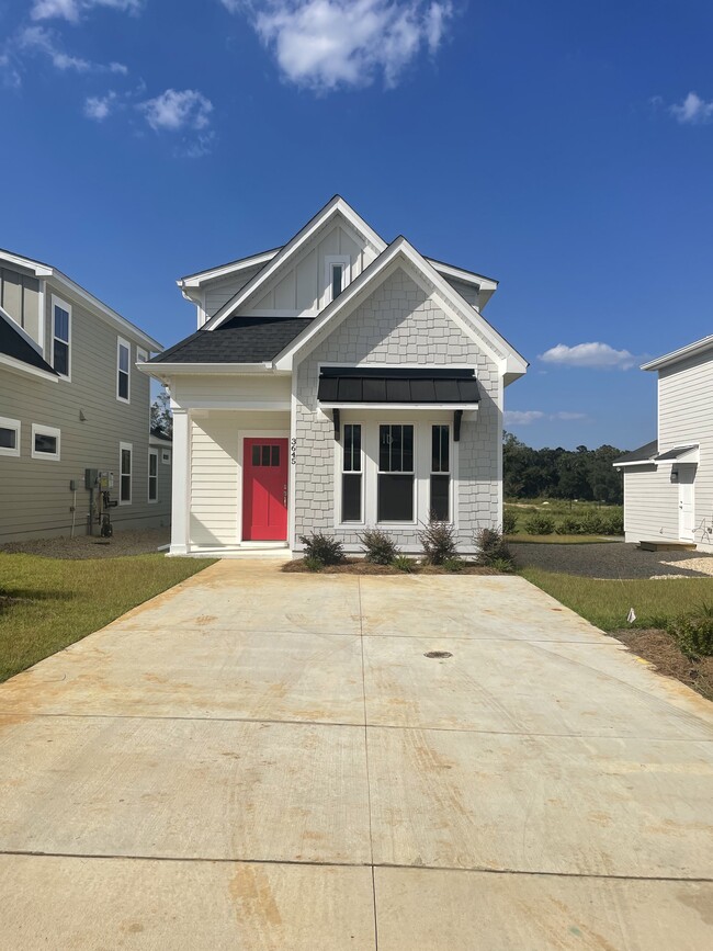3645 Meadow Hill Rd in Tallahassee, FL - Foto de edificio - Building Photo