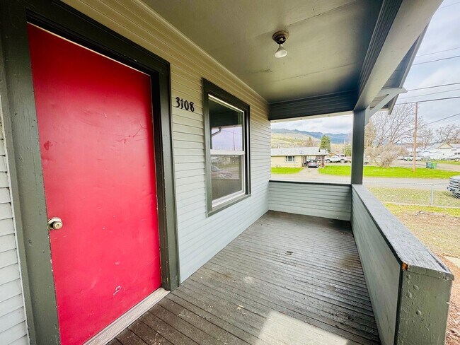 3108 N Alder St in La Grande, OR - Building Photo - Building Photo