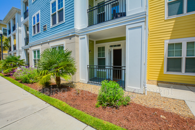 1900 Belle Isle Ave in Mount Pleasant, SC - Building Photo