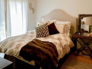 1321 W Belmont Ave, Unit 2 in Chicago, IL - Building Photo - Building Photo