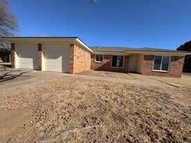 7825 Vernon Ave in Lubbock, TX - Building Photo