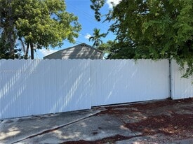 11751 SW 190th Terrace in Miami, FL - Building Photo