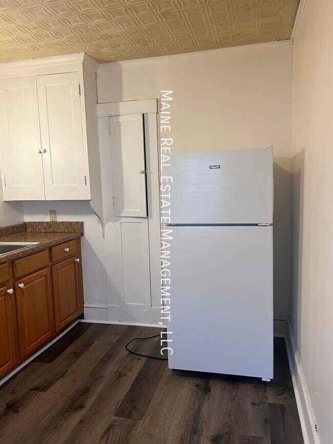 591 Main St, Unit 11 in Bangor, ME - Building Photo - Building Photo