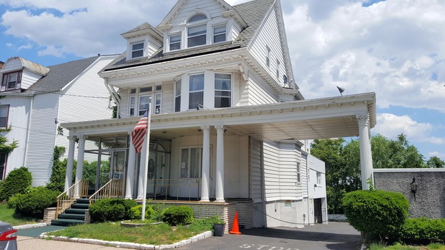 Branch Brook in Newark, NJ - Foto de edificio - Building Photo