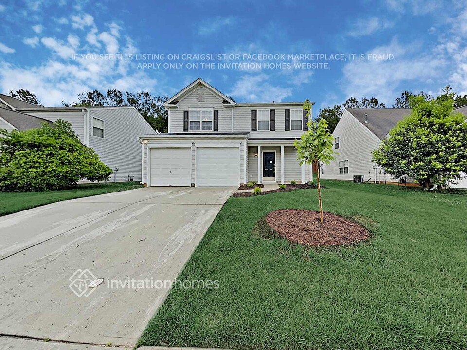 6128 Hidden Meadow Ln in Charlotte, NC - Building Photo