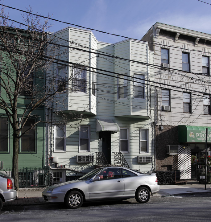 607 Adams St in Hoboken, NJ - Building Photo