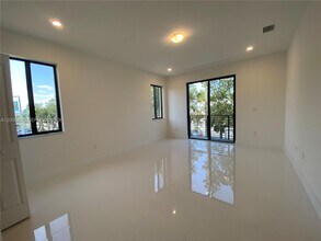 2434 SW 145th Pl in Miami, FL - Building Photo - Building Photo