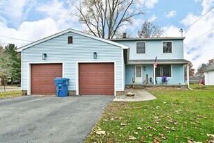 460-462-462 Fowler St in Cortland, OH - Building Photo