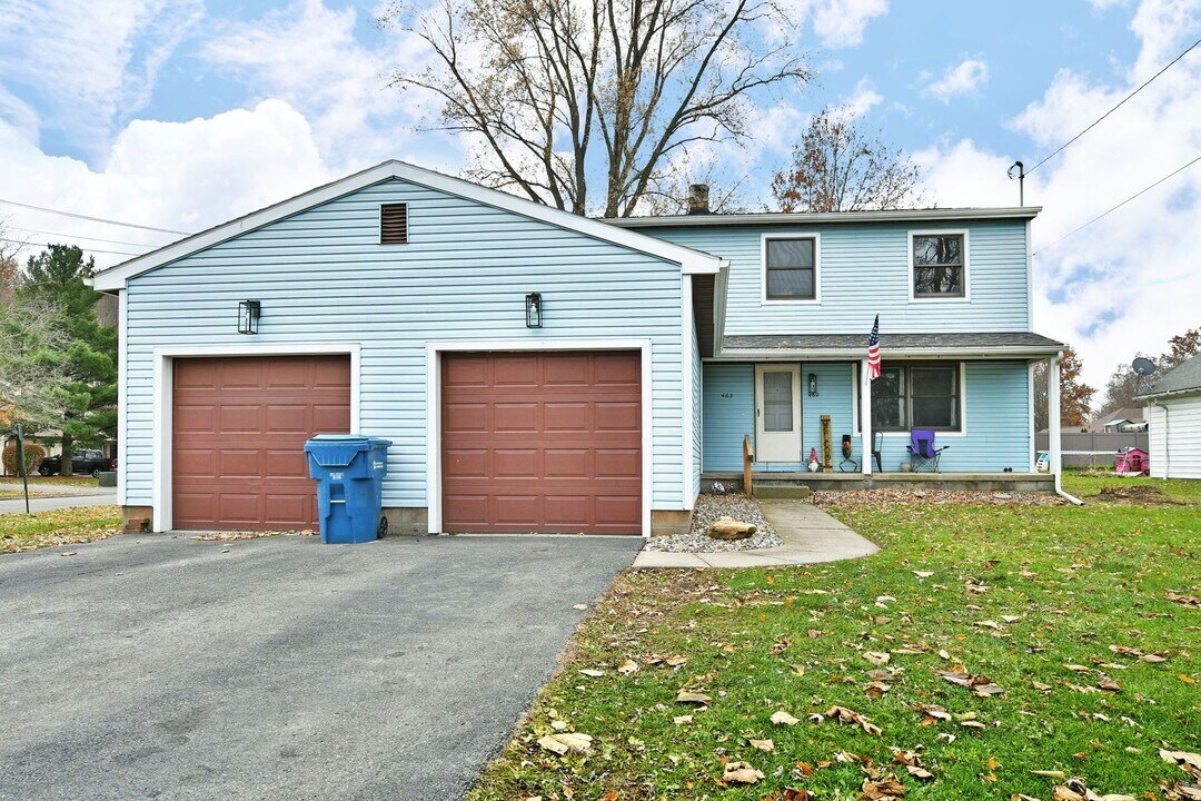 460-462-462 Fowler St in Cortland, OH - Building Photo
