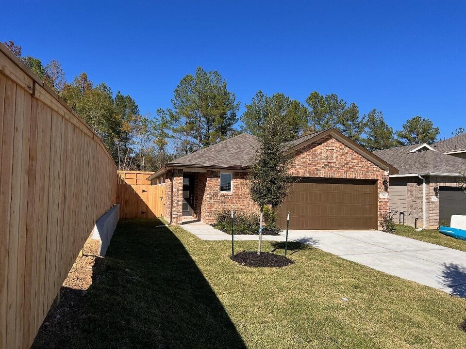 136 Clay Creek Ln in Montgomery, TX - Building Photo
