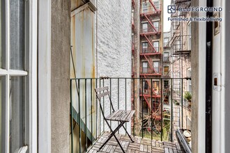 118 Christopher St in New York, NY - Building Photo - Building Photo