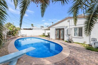 1828 Hassett Ave in Las Vegas, NV - Building Photo - Building Photo
