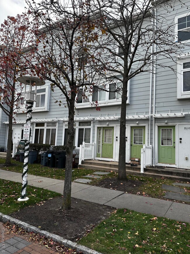 76-12 Aquatic Dr in Queens, NY - Building Photo - Building Photo