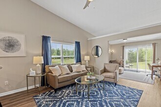 Redwood Blacklick in Blacklick, OH - Foto de edificio - Building Photo