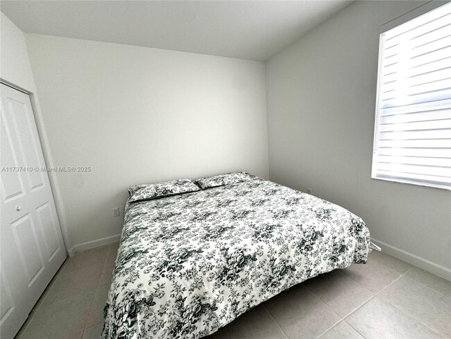 2481 SW 25th Ave in Miami, FL - Building Photo - Building Photo