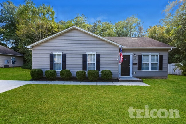 117 W Nims Ave in Mount Holly, NC - Foto de edificio - Building Photo