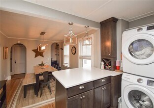 16 Vaughan Ave in Newport, RI - Building Photo - Building Photo