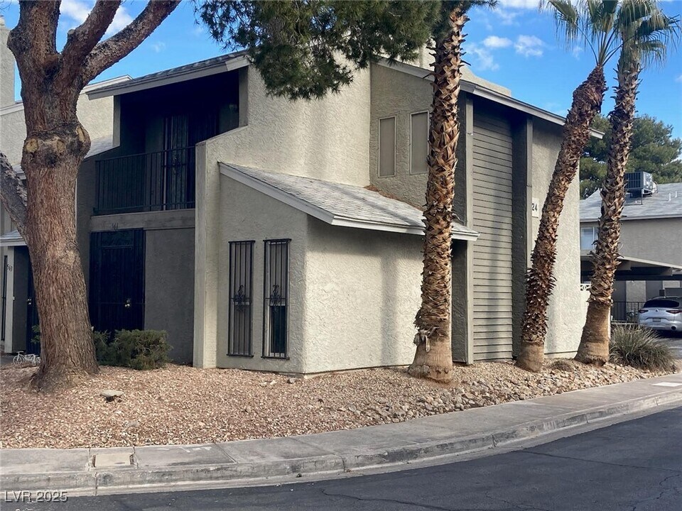 561 Sellers Pl in Henderson, NV - Building Photo