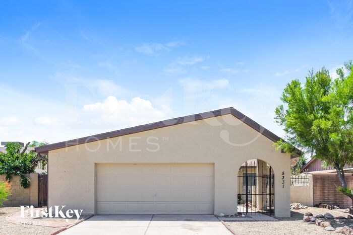 5331 W Purdue Ave in Glendale, AZ - Foto de edificio